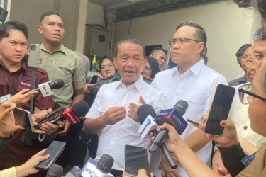 Bahlil Sebut Masyarakat Tetap Harus Bawa KTP untuk Beli Gas Elpiji 3 Kg