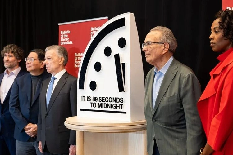 ''Doomsday Clock'' alias Jam Kiamat Bergerak 1 Detik, Apa Bahayanya bagi Manusia?