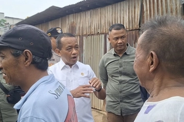 Momen Bahlil Minta Maaf Lihat Warga Antre Elpiji 3 Kg, Bilang 