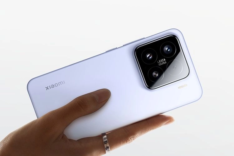 Wujud Nyata HP Flagship Xiaomi 15 Ultra Terungkap dalam Video 2 Detik