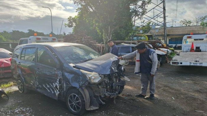 Foto-foto Bangkai Kendaraan yang Terlibat Kecelakaan Maut di Tol Ciawi: Diamankan di Kantor PJR