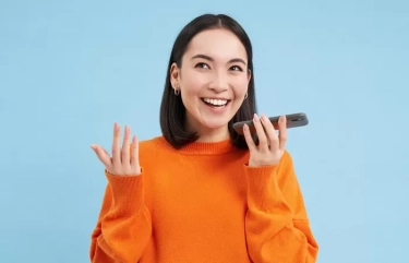 Orang-orang yang Lebih Senang Balas Chat WA Pakai Voice Note Biasanya Memiliki 8 Ciri Ini, Apa Saja?