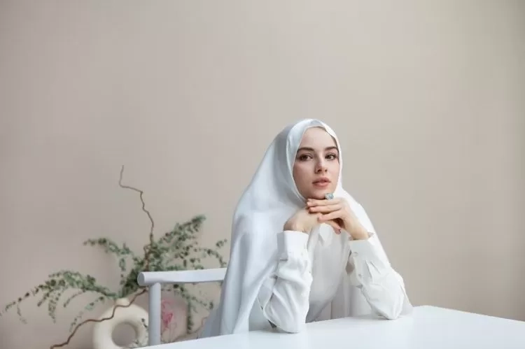 Tanda Psikologis Perempuan Memiliki Aura Menarik yang Luar Biasa: 7 Kebiasaan yang Mereka Punya