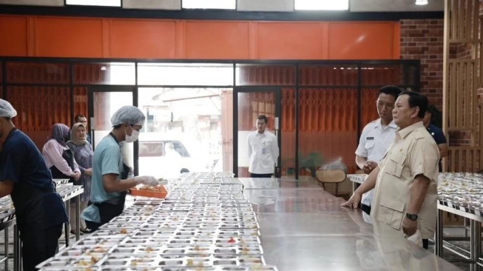 Diungkap BGN! Alasan Prabowo Pangkas Anggaran buat Biayai Program Makan Bergizi Gratis