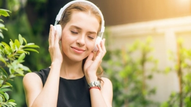 Indosat dan TREBEL Music Hadirkan Fitur Download Musik Berbasis AI