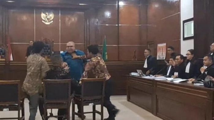 Alasan Razman Nasution Ngamuk saat Sidang, Spontan Datangi Hotman Paris karena Mimiknya Mengejek