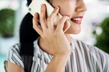 7 Ciri Kepribadian Orang yang Suka Menelepon daripada Chat, Nomor 5 Kamu Banget!