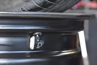 Alat Sekecil Ini Bikin Mengemudi Jadi Tenang, Namanya TPMS untuk Pantau Tekanan Angin Ban