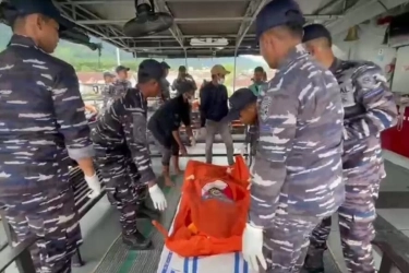 Selesai Identifikasi, TNI AL Antarkan Jenazah Jurnalis Metro TV ke Kampung Halaman untuk Dimakamkan