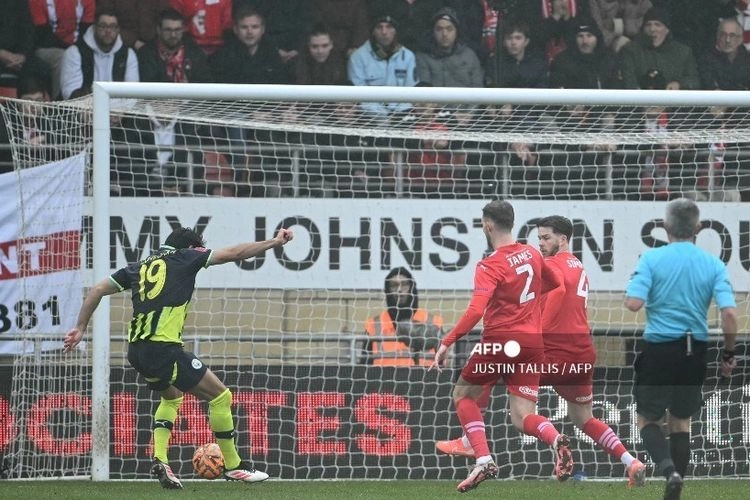 Hasil Leyton Orient Vs Man City 1-2, Pasukan Pep Selamat dari Hasil Memalukan