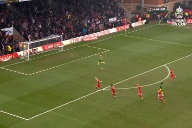 HT Leyton Orient Vs Man City 1-0, Juara Premier League Dibobol dari Tengah Lapangan
