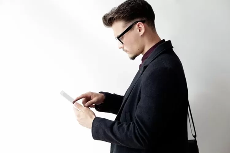 7 Sifat Asli Orang yang Lama Balas Pesan WA