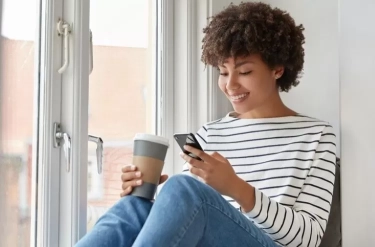 Orang yang Lebih Suka Mengirim Pesan daripada Menelepon Biasanya Memiliki 7 Sifat Ini, Menurut Psikologi