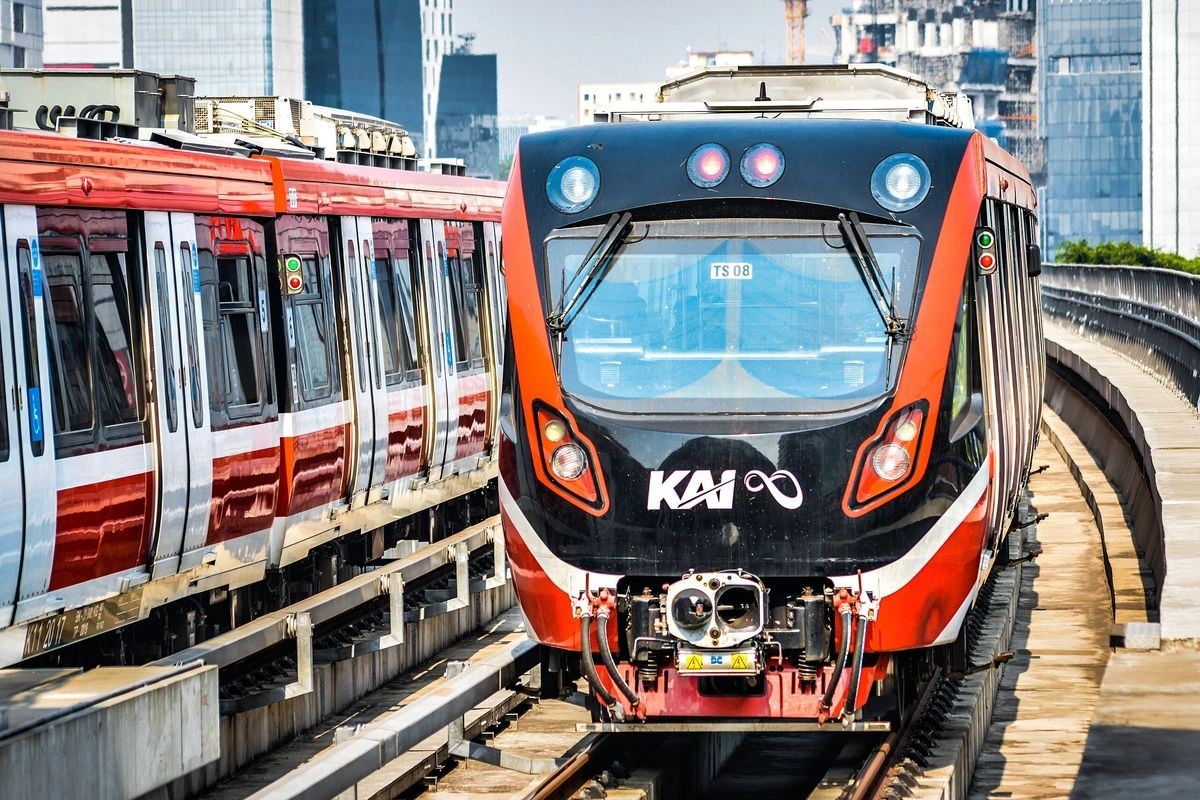 Jaga Keandalan Operasional, LRT Jabodebek Rutin Rawat Jalur
