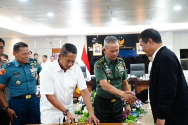 TNI-Bulog Teken Kerja Sama Dukung Pengadaan Beras 2025, Usai Mayjen Novi Helmy Jadi Dirut Bulog