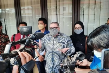 PN Jakut Laporkan Razman Arif Nasution dan Firdaus Oiwobo dengan Tiga Pasal Sekaligus