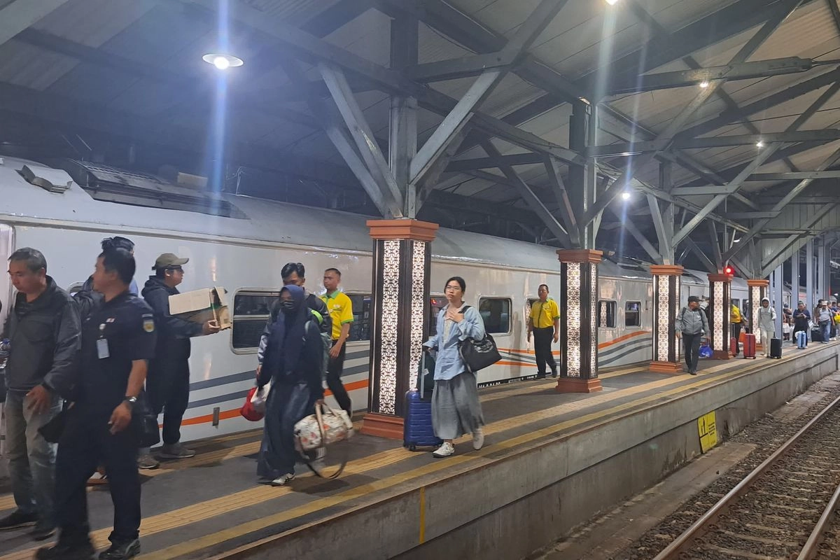 Cerita Pelanggan KAI Begadang ''War'' Tiket Kereta Lebaran 2025, Ada yang Sampai Maag Kambuh...