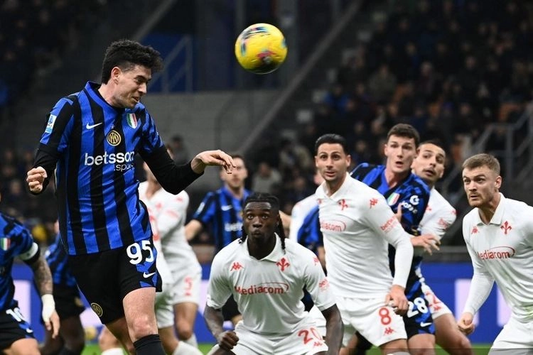 Inter Milan Cetak Gol dari Sepak Pojok Kontroversial, Fiorentina Marah