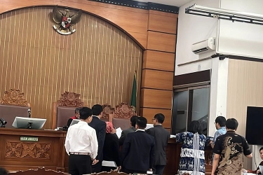 KPK Keberatan Cara Kubu Hasto Cecar Ahli, Hakim: Kok Saudara yang Enggak Enak?