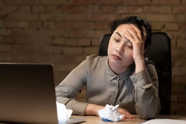 9 Tanda Seseorang Diam-diam Membenci Pekerjaannya, Nomor 5 Sering Terjadi di Kantor