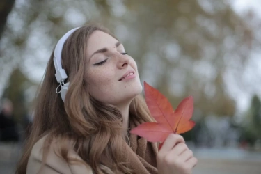 Orang yang Ngga Bisa Tak Mendengarkan Musik Sehari pun, Biasanya Memiliki 7 Sifat Ini Menurut Psikologi