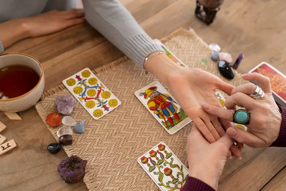 Ramalan Kartu Tarot: Mengungkap Nasib Cinta Setiap Zodiak di Hari Valentine
