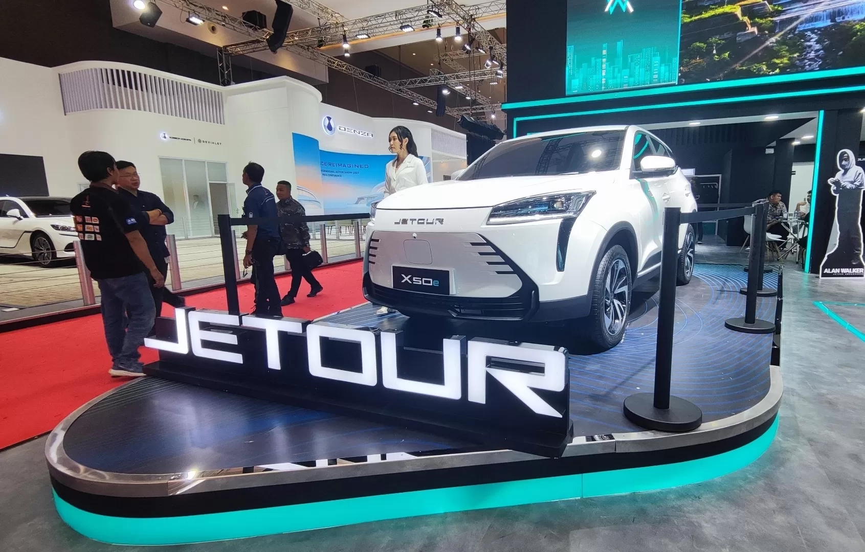 JETOUR Luncurkan Mobil Listrik Perdana di Indonesia, X50e