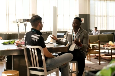 Jika Anda Suka Menghindari Small Talk tapi Suka Percakapan Mendalam, Anda Mungkin Memiliki 7 Ciri Kepribadian Ini