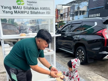 Peduli Kesejahteraan Masyarakat, Karyawan Pegadaian Gelar Program Mengetuk Pintu Langit di Sumbagsel