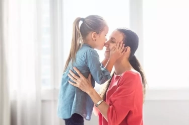 Tips Parenting: 6 Kebiasaan yang Harus Dihindari agar Anak Tumbuh Bahagia dan Percaya Diri