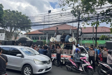 Polisi dan Satgas PDI-P Kompak Berjaga Jelang Putusan Praperadilan Hasto Imbas Ada Aksi Demo