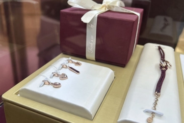 Populer di Kalangan Pencinta Aksesori, Apa Makna Charm Bracelet?