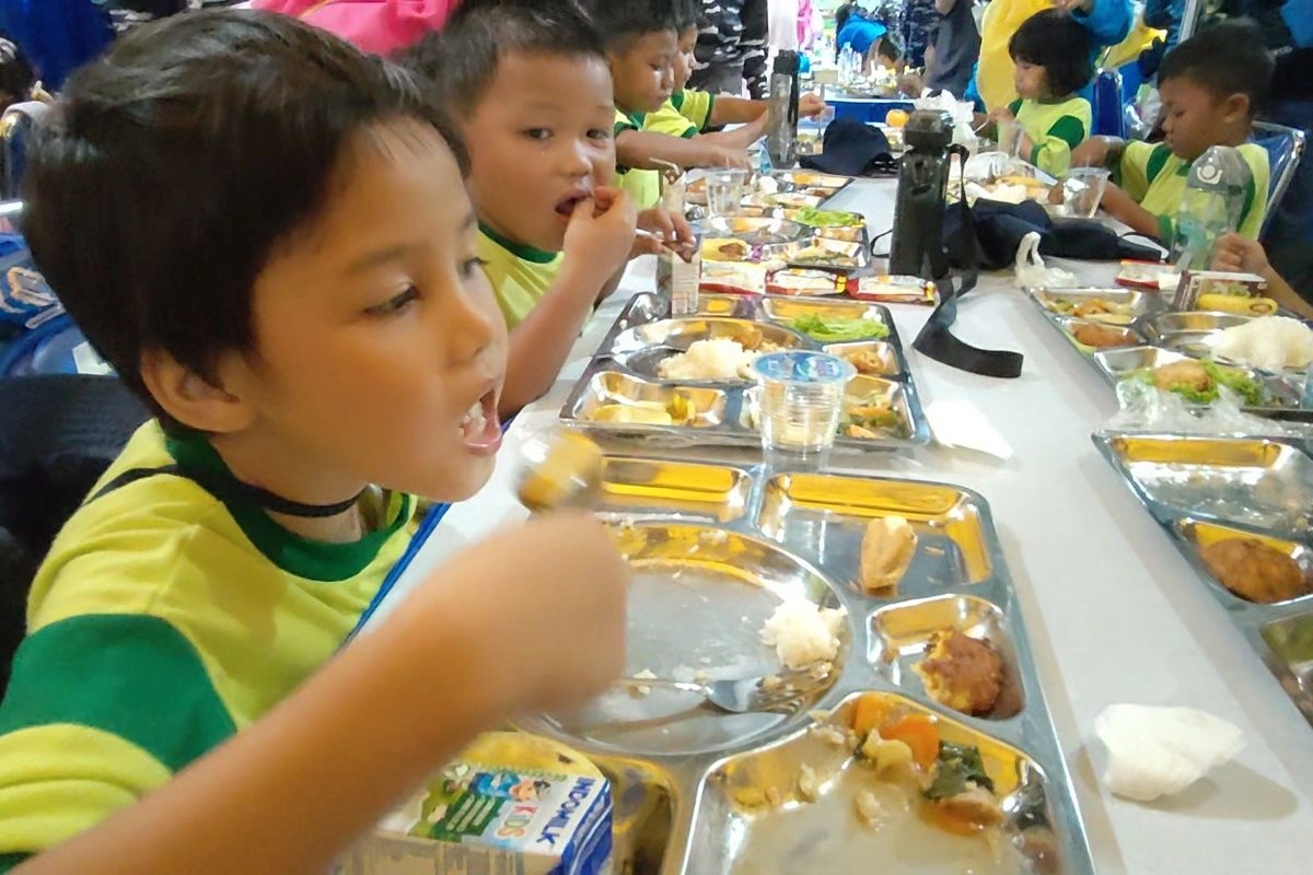 Siapa Pelaksana Program Makan Siang Gratis?