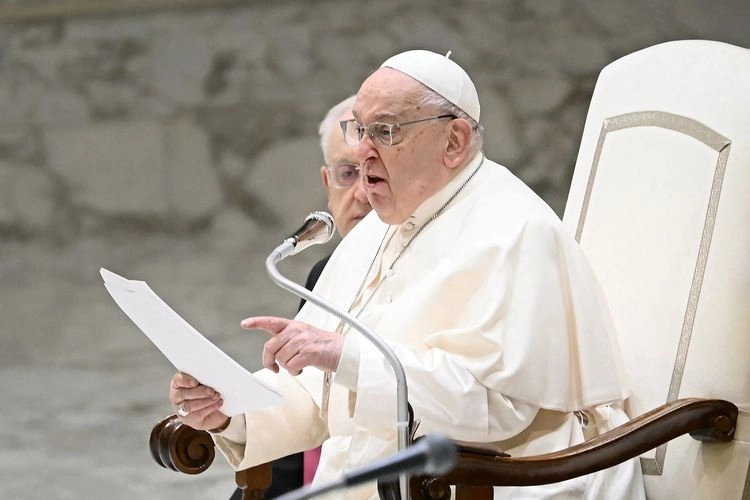 Paus Fransiskus Hadapi Masalah Kesehatan, Dirawat di Roma