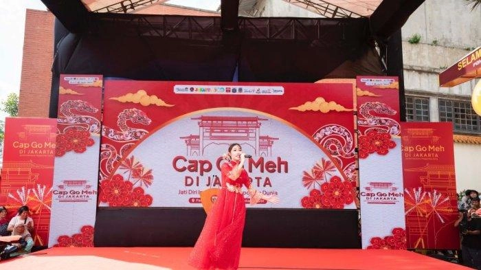 Penyanyi Hitada Meriahkan Cap Go Meh di Pancoran, Harapannya Indonesia Makin Tentram dan Maju