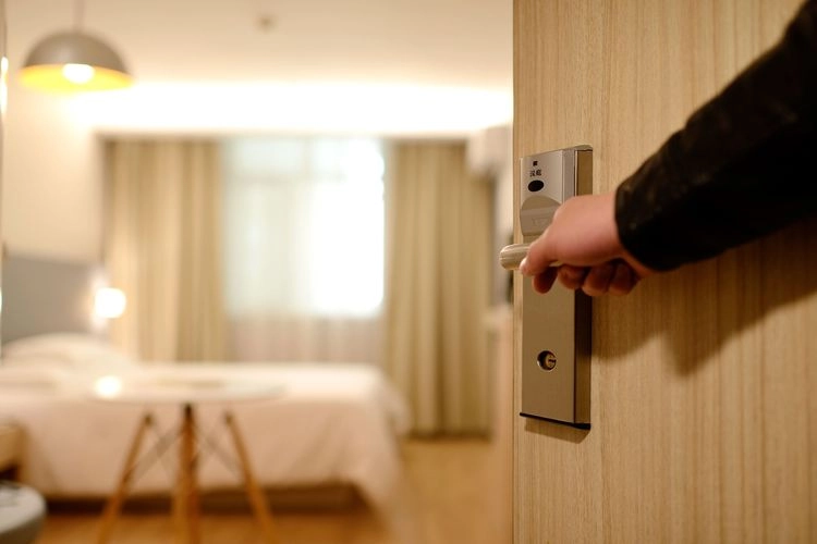 Masuk Kamar Hotel, Wanita Ini Kaget Ada Hewan Tak Biasa di Lantai