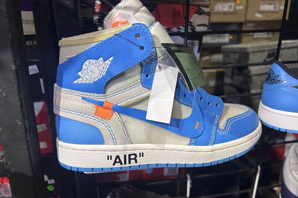 Sneakers Off-White x Air Jordan 1 ''UNC'', Incaran Kolektor yang Masih Dicari