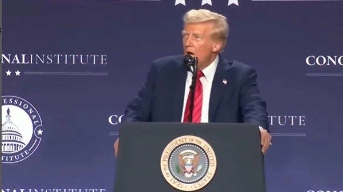 Donald Trump Pecat Ribuan Pegawai Pemerintah AS demi Efisiensi Anggaran