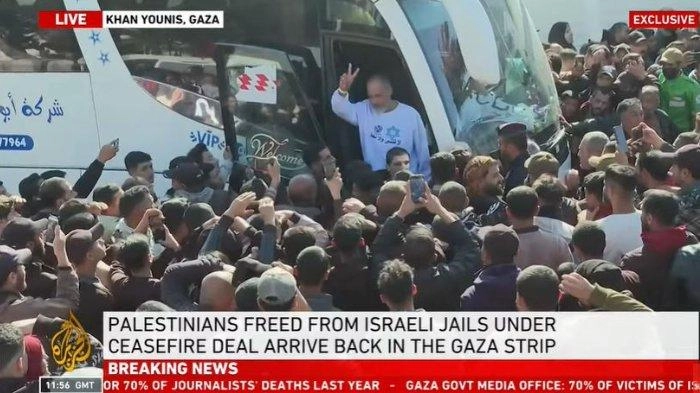 Dipaksa Pakai Kaus Berlogo Israel, Tahanan Palestina yang Bebas Langsung Bakar Pakaian dari Penjara