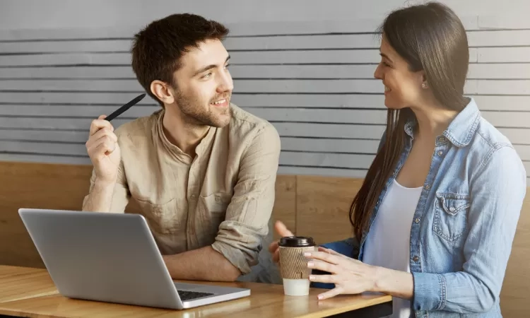 11 Bahasa Nonverbal yang Menjadi Indikator Kesetiaan Seseorang Kepada Anda, Kesetiaannya Tulus dan Sejati