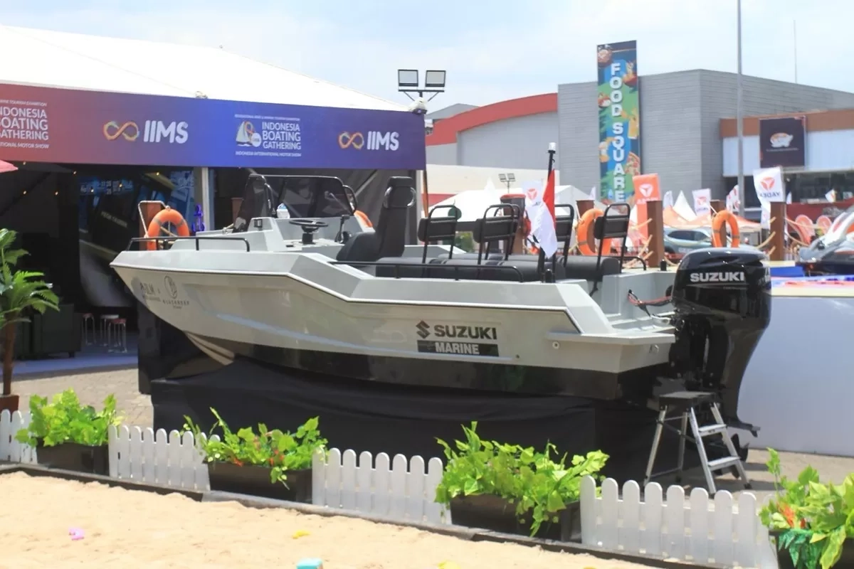 Beda Sendiri, Suzuki Nggak Cuma Bawa Motor dan Mobil di IIMS 2025, tapi Bawa Kapal juga