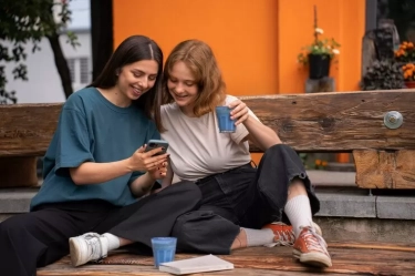 Simak 8 Perilaku yang Ditunjukkan Perempuan Saat Diam-Diam Butuh Validasi dari Pria, Menurut Psikologi