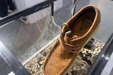 4 Manfaat Waterproof Spray Sepatu, Bikin Sepatu Lebih Awet
