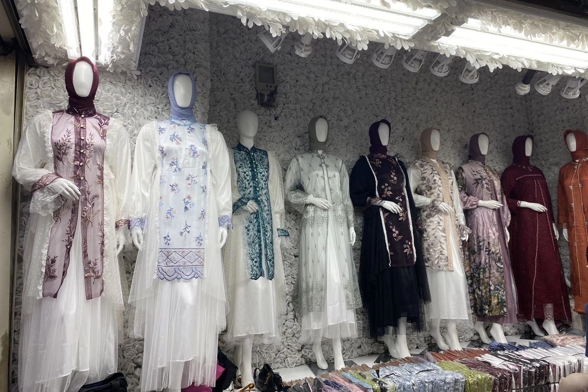 Warga Mulai Berburu Gamis Lebaran di Tanah Abang