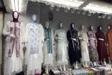 Warga Mulai Berburu Gamis Lebaran di Tanah Abang