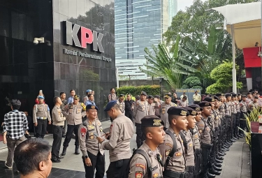 Ribuan Personel Polisi Jaga Ketat KPK, Sekjen PDIP Hasto Kristiyanto Ditahan?