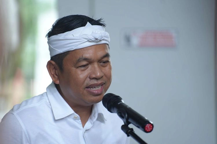 Baru Dilantik, Dedi Mulyadi Langsung Copot Kepsek SMAN 6 Depok yang Berangkatkan Murid ''Study Tour''
