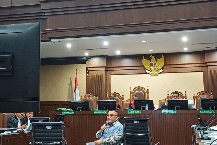 Keluarga Terdakwa Kasus Basarnas Foto Jaksa KPK, Hakim: Hapus Pak!