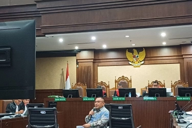 Keluarga Terdakwa Kasus Basarnas Foto Jaksa KPK, Hakim: Hapus Pak!