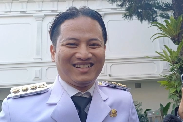 Pakai Tongkat, Bupati Trenggalek Tak Ikut Kirab Kepala Daerah akibat Cedera